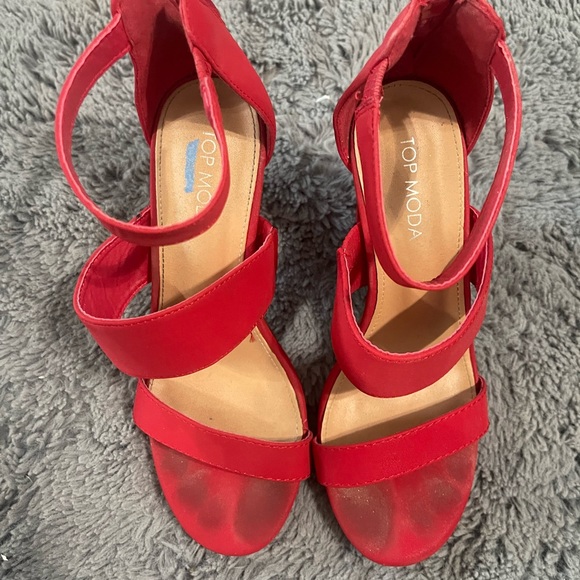 Red heels - Picture 2 of 4